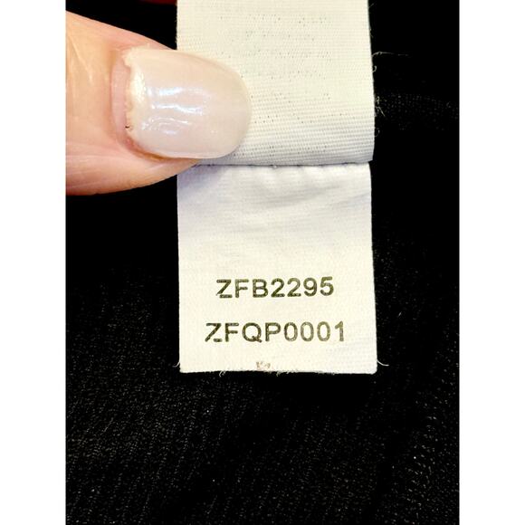 Women's Black Ribbed Workout Tank with Built-In Bra Size Medium - Like New -💪🖤 - Picture 9 of 9